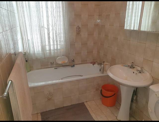 3 BEDROOM TOWNHOUSE FOR SALE IN VANDERBIJLPARK CW 3